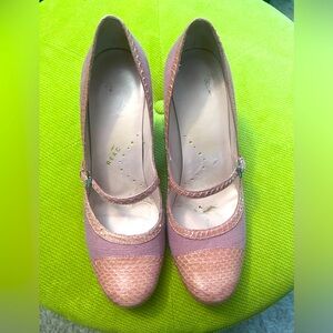 Kenneth Cole Reaction fabric heels in blush, size 9